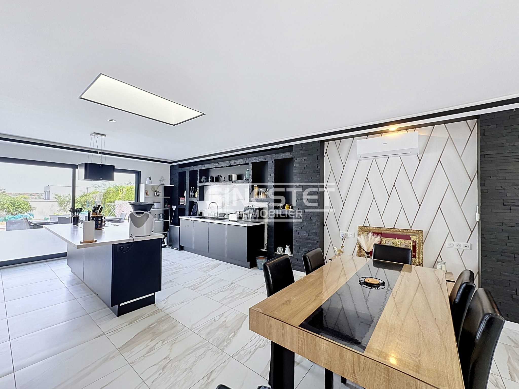 CULOISON, Villa 348m2, 4 chambres, un appartement de 54m2 et piscine intérieure. — photo 7