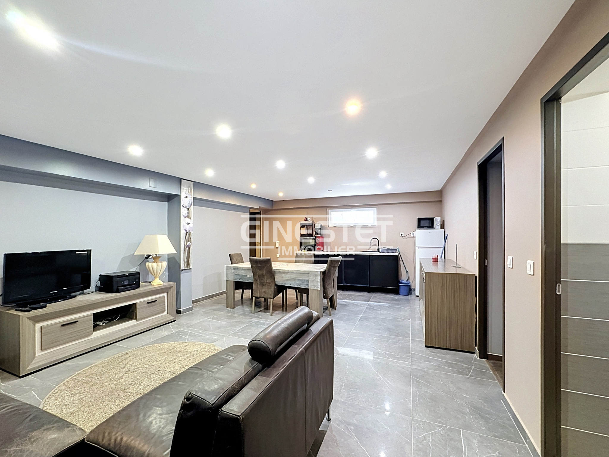 CULOISON, Villa 348m2, 4 chambres, un appartement de 54m2 et piscine intérieure. — photo 18