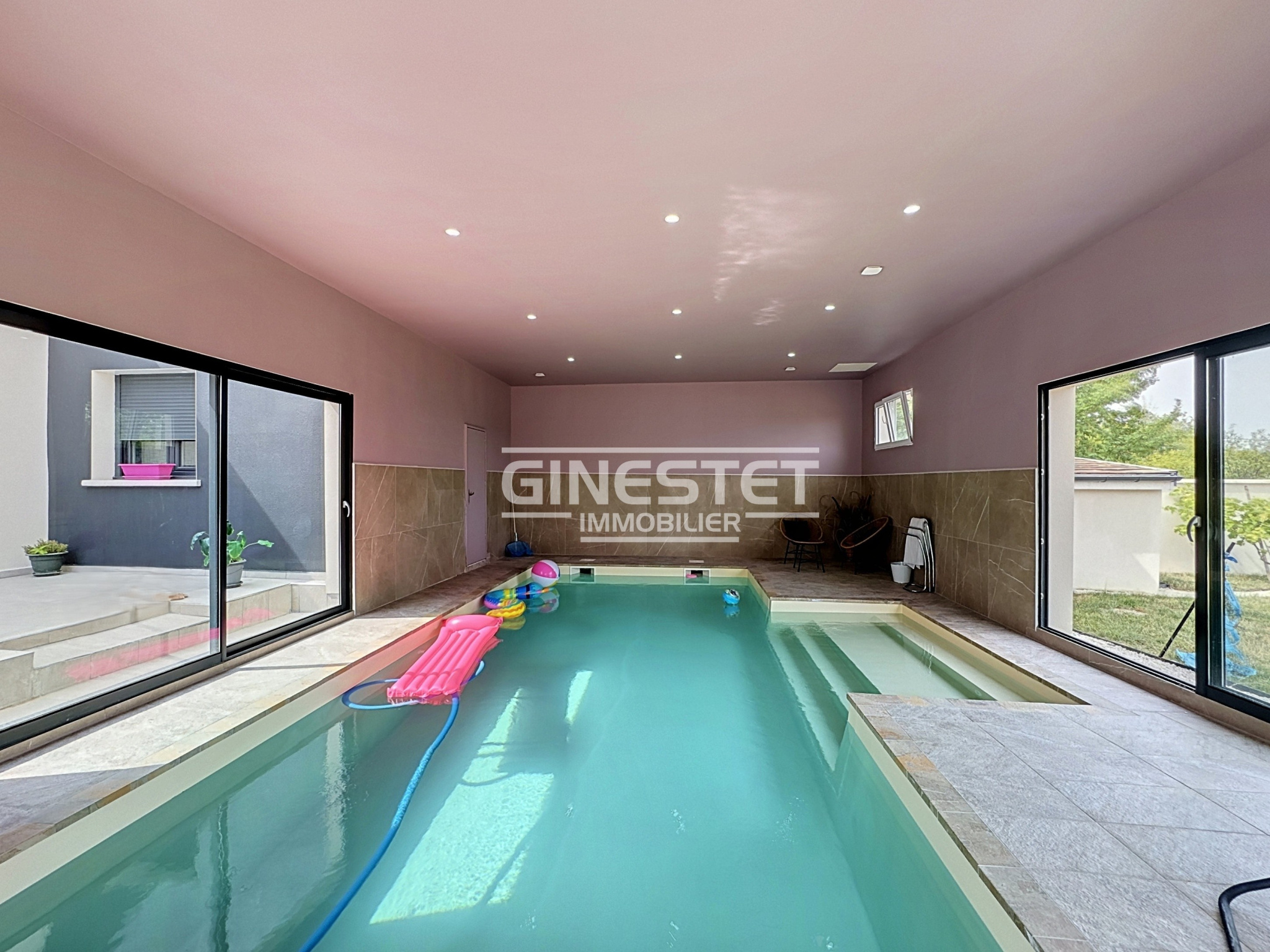 CULOISON, Villa 348m2, 4 chambres, un appartement de 54m2 et piscine intérieure. — photo 1