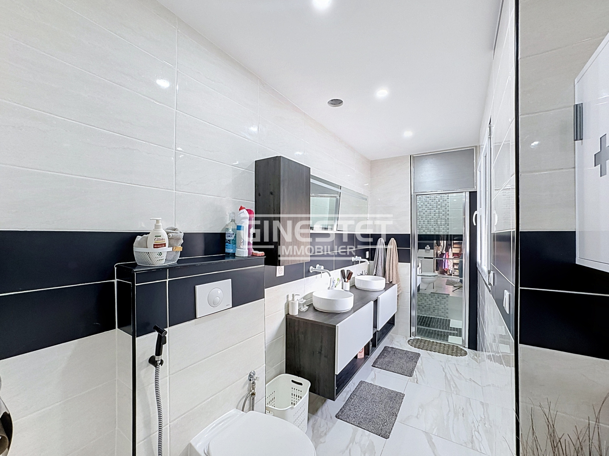 CULOISON, Villa 348m2, 4 chambres, un appartement de 54m2 et piscine intérieure. — photo 11