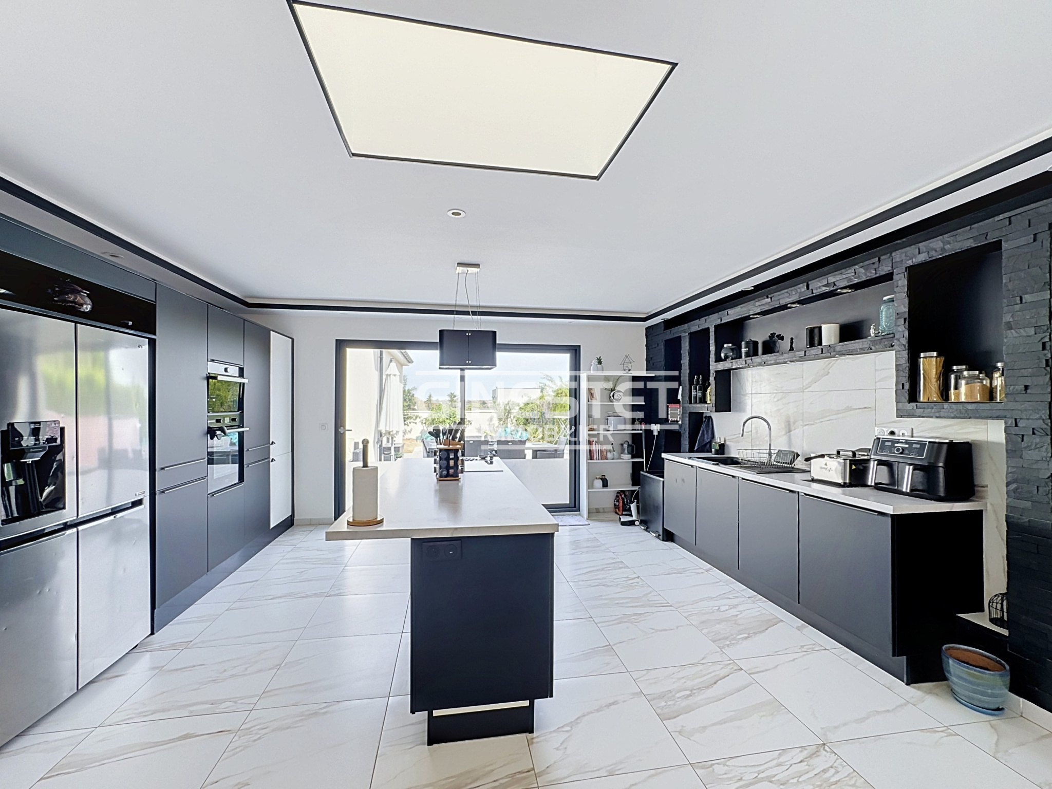 CULOISON, Villa 348m2, 4 chambres, un appartement de 54m2 et piscine intérieure. — photo 8