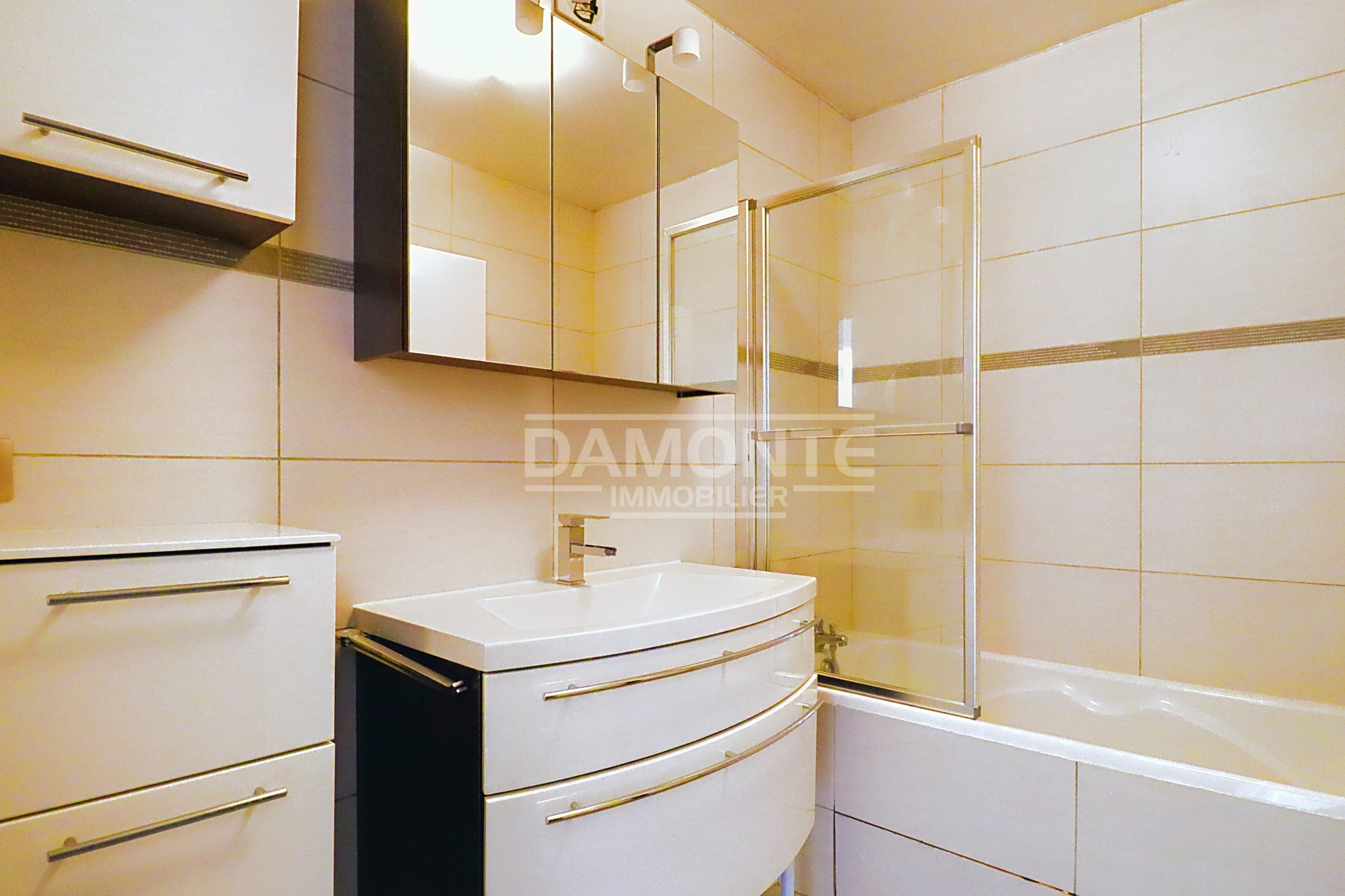 COUP DE CŒUR   TRIPLEX FAMILIAL AVEC VUE EXCEPTIONNELLE & PARKING EN HYPER CENTRE — photo 7