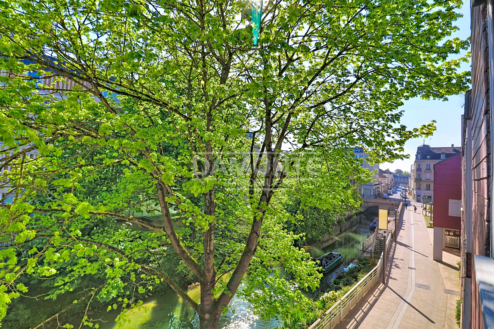 COUP DE CŒUR   TRIPLEX FAMILIAL AVEC VUE EXCEPTIONNELLE & PARKING EN HYPER CENTRE — photo 5