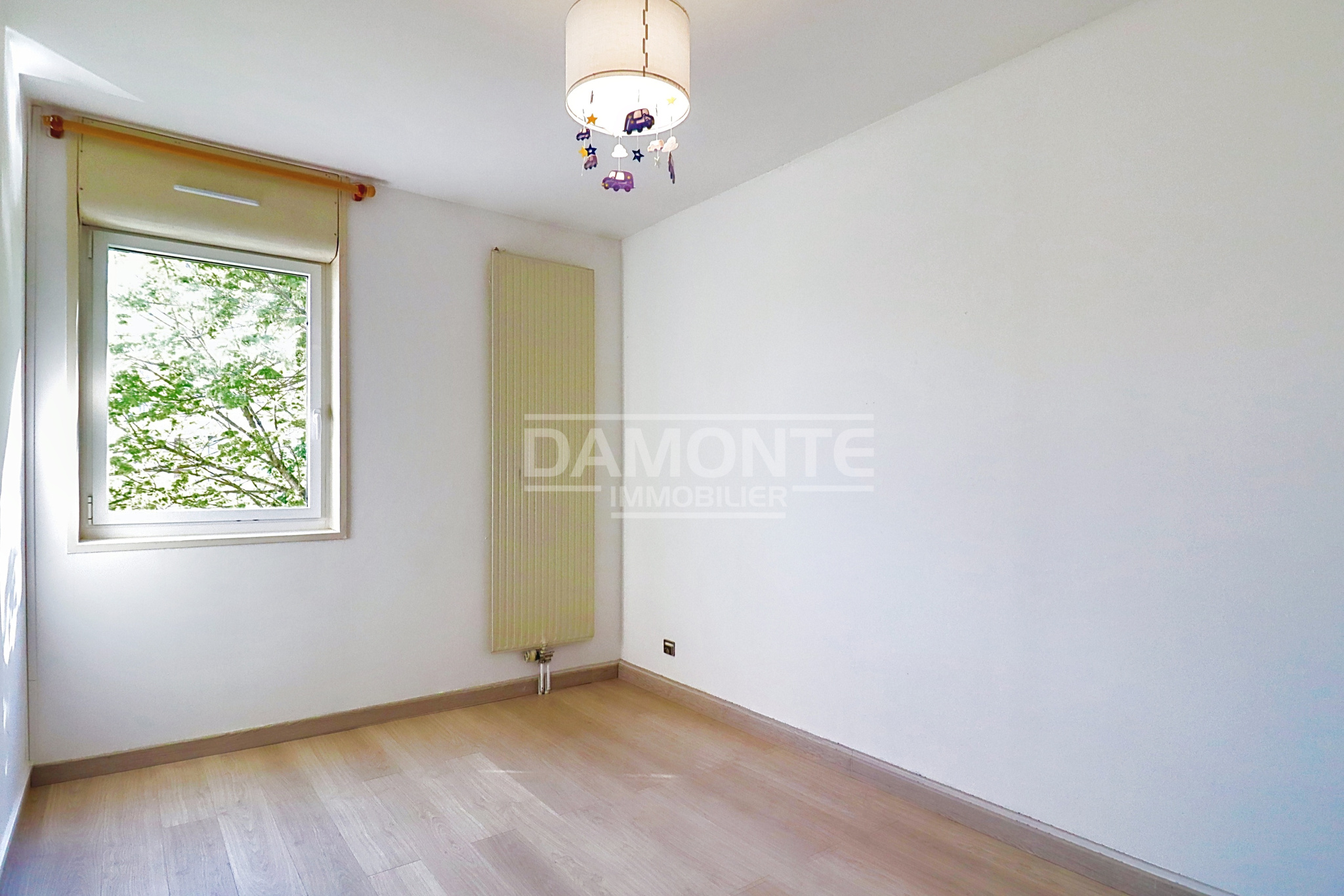 COUP DE CŒUR   TRIPLEX FAMILIAL AVEC VUE EXCEPTIONNELLE & PARKING EN HYPER CENTRE — photo 10